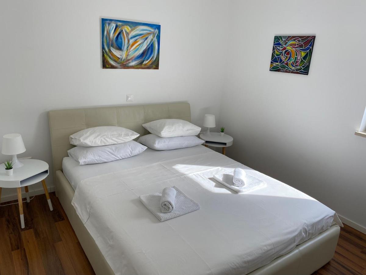 Private Pool And Mediterranean Garden Apt Mia Šilo Kültér fotó