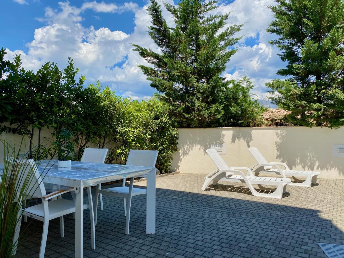 Private Pool And Mediterranean Garden Apt Mia Šilo Kültér fotó